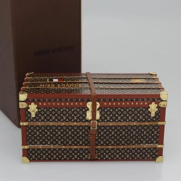 LOUIS VUITTON Miss France Paper Weight Brown - Picture 1 of 15